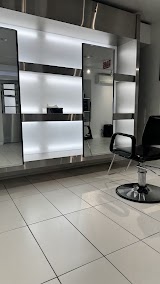 Maxine Salon — hair salon in Chicago