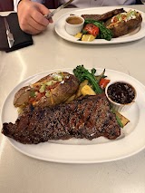 Bâton Rouge Grillhouse & Bar — bar in Grande Prairie