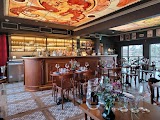 La Petite Iza — restaurant in Edmonton