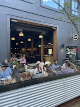 Ten Foot Henry — restaurant in Calgary